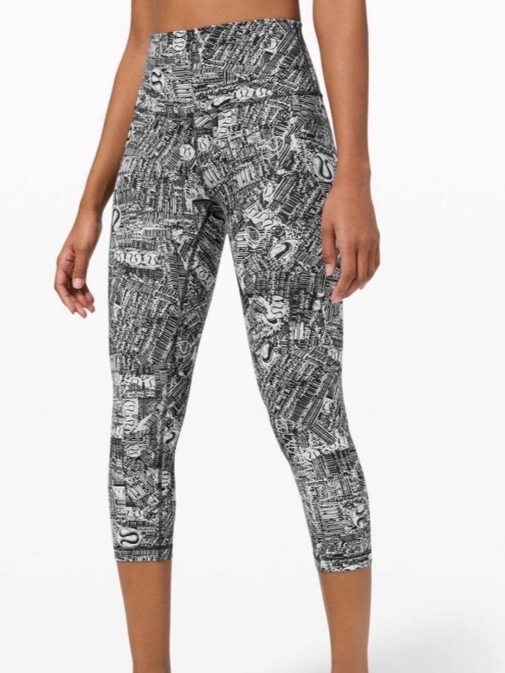 Lululemon Wunder Train High-Rise
Crop 21" Tear It Up Alpine White Black Size 2